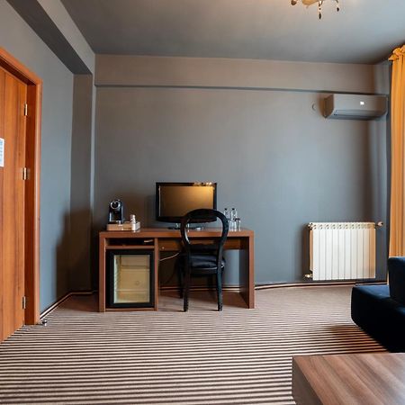 Alex&George Boutique Hotel Клуж-Напока Екстер'єр фото