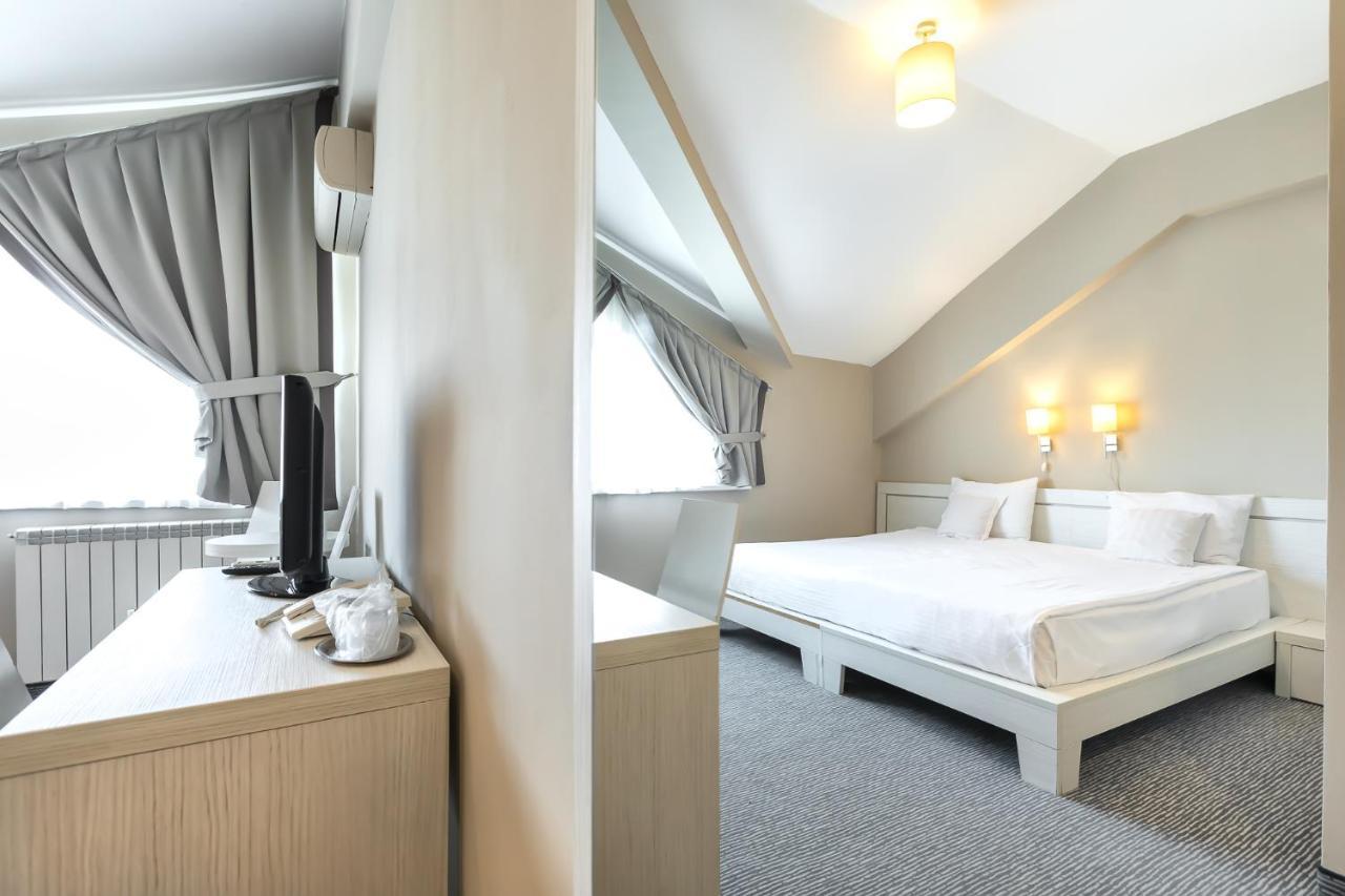 Alex&George Boutique Hotel Клуж-Напока Екстер'єр фото