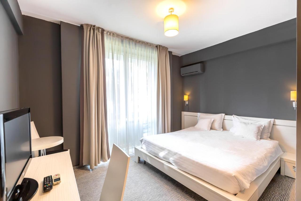 Alex&George Boutique Hotel Клуж-Напока Екстер'єр фото