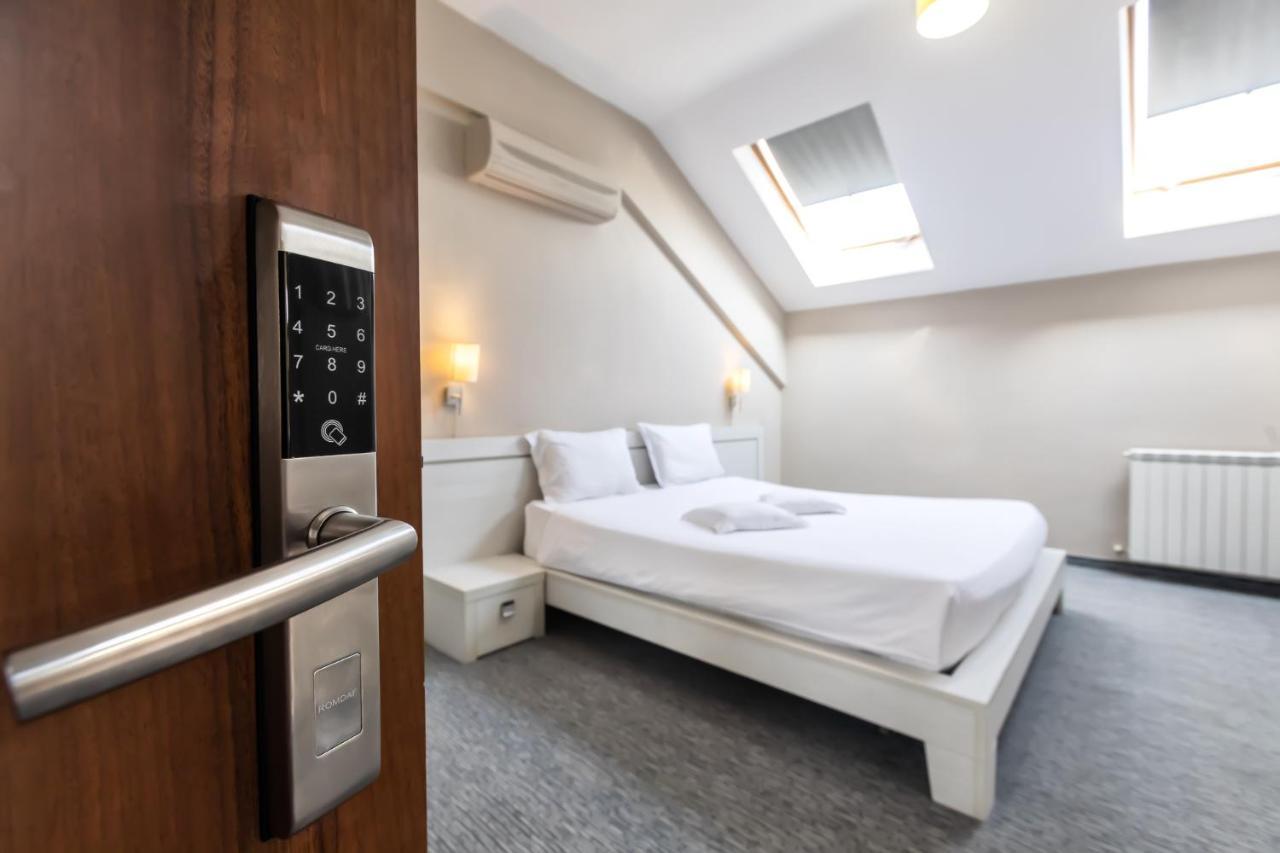 Alex&George Boutique Hotel Клуж-Напока Екстер'єр фото