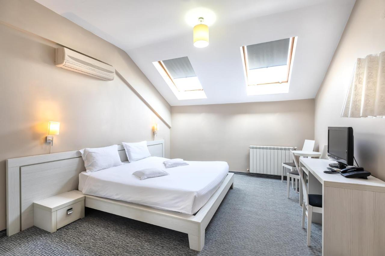 Alex&George Boutique Hotel Клуж-Напока Екстер'єр фото