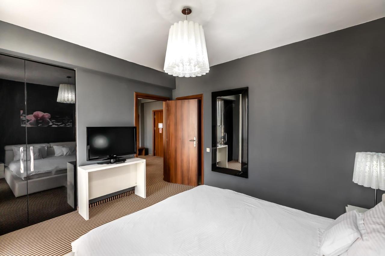Alex&George Boutique Hotel Клуж-Напока Екстер'єр фото