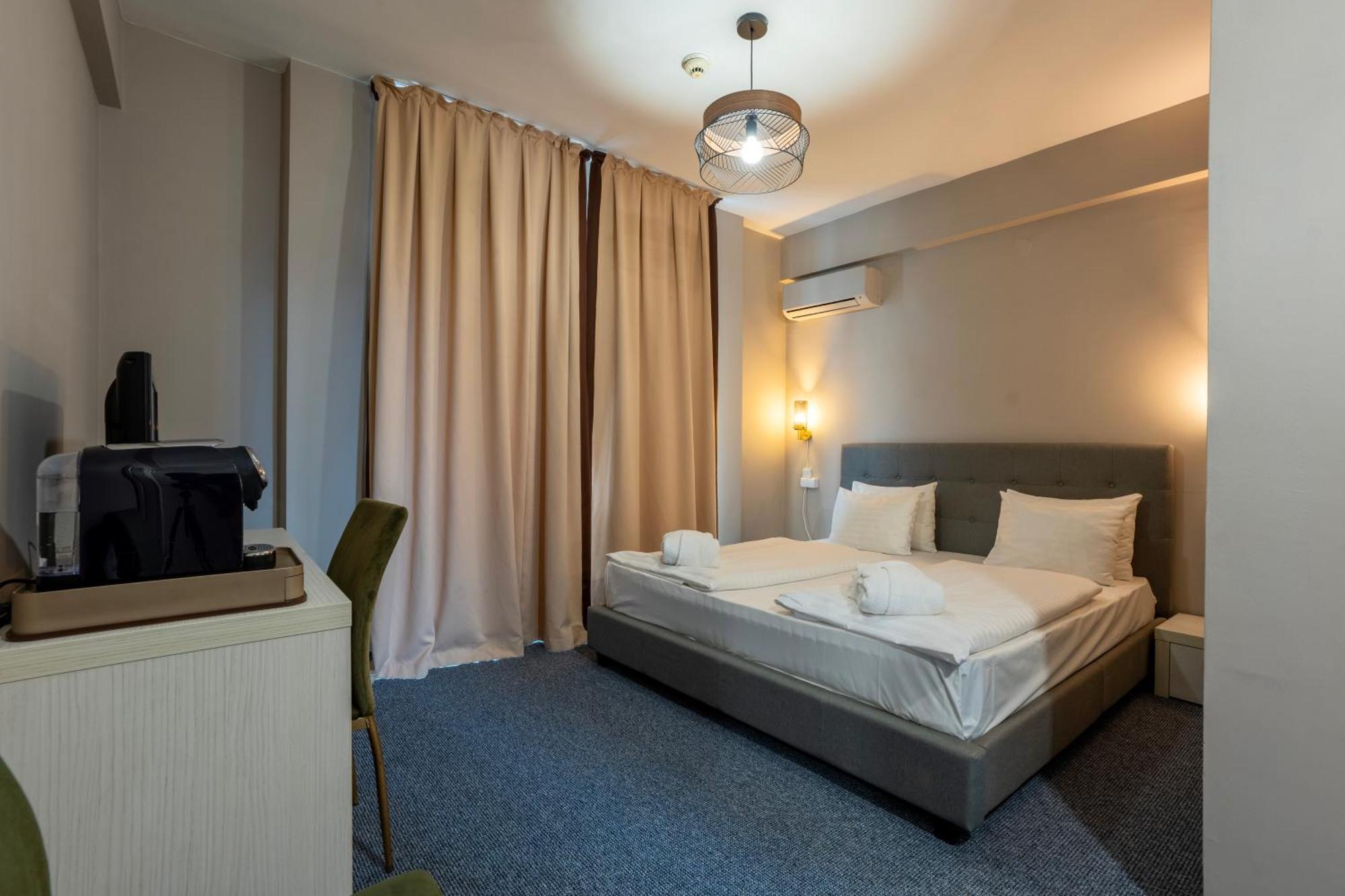 Alex&George Boutique Hotel Клуж-Напока Екстер'єр фото