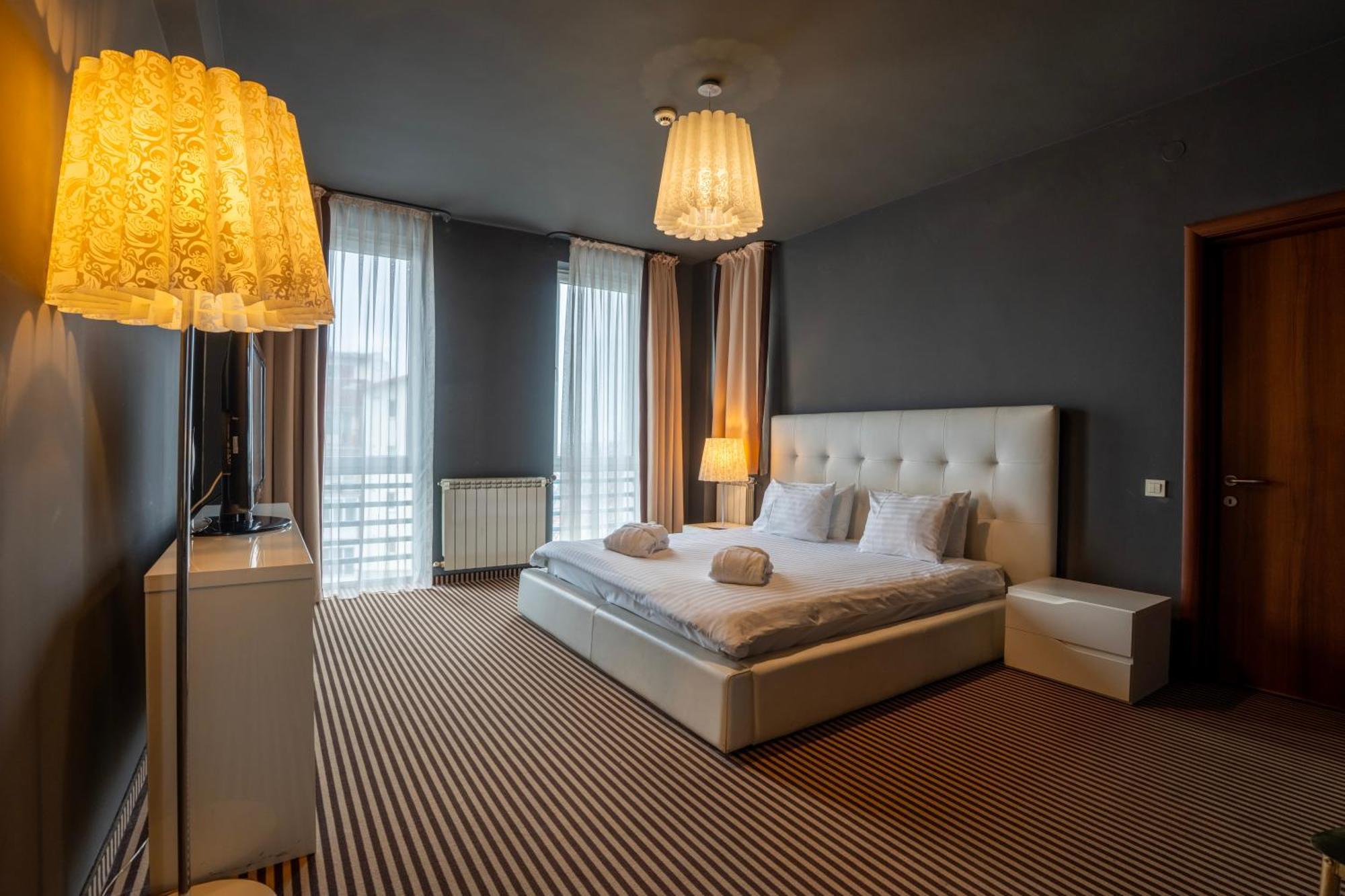 Alex&George Boutique Hotel Клуж-Напока Екстер'єр фото